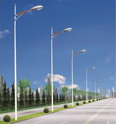 Polão de luz de rua de aço galvanizado para iluminação Melhora o seu espaço exterior