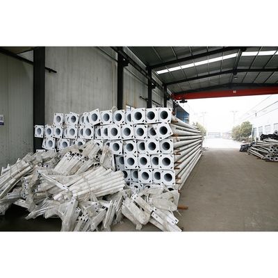 Pólo de iluminação galvanizado exterior com suportes de lado único e revestimento de níquel