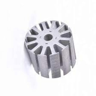 Formação de folhas de rotor e estator de aço de silício para fabricação de motores sem escovas de corrente contínua