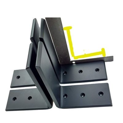 Montagem de prateleira de armário de suporte triangular em forma de L