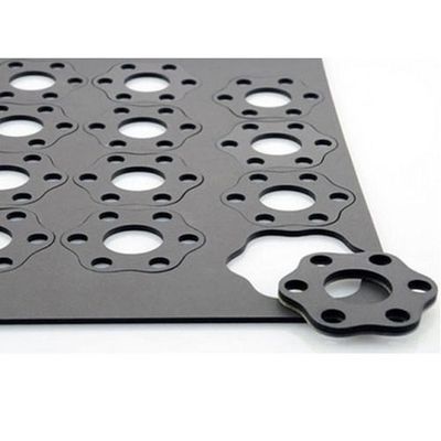 Fabricação de folhas de metal de suportes triangulares com especificações personalizadas
