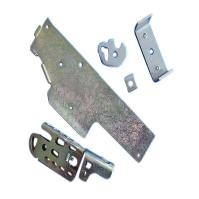 Peças de fabricação de chapas de metal OEM Clips de aço inoxidável para carroceria/bump de automóveis