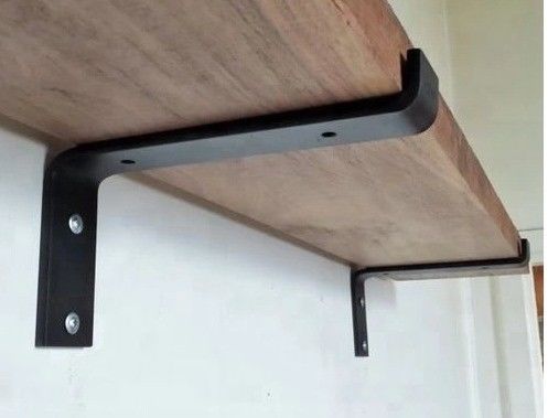 Brackets de prateleira metálica montados na parede com processo de soldagem e revestimento protetor