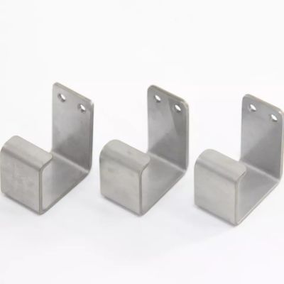 Aplicações de sala de desenho Estampagem de metal personalizada Bracket de alumínio