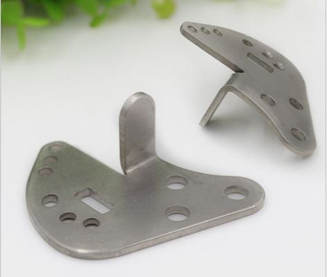 Partes de estampagem de aço inoxidável/alumínio para suportes de fabricação de chapas de metal personalizados