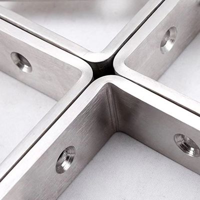 Partes de estampagem para perfurar em processo de tabela de bracket de metal sob medida